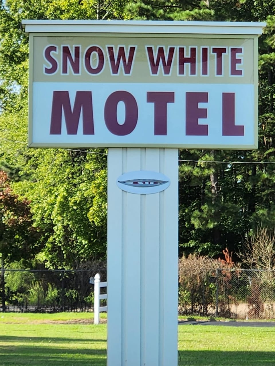 Snow White - Richmond South Motel in Chesterfield County