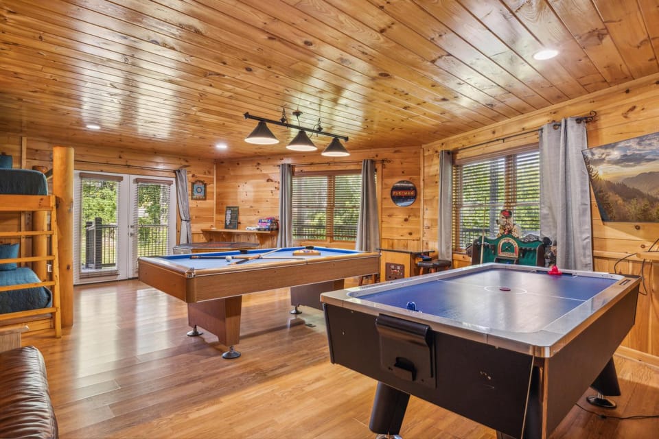 Hugged By The Smokies #330 House in Sevier County