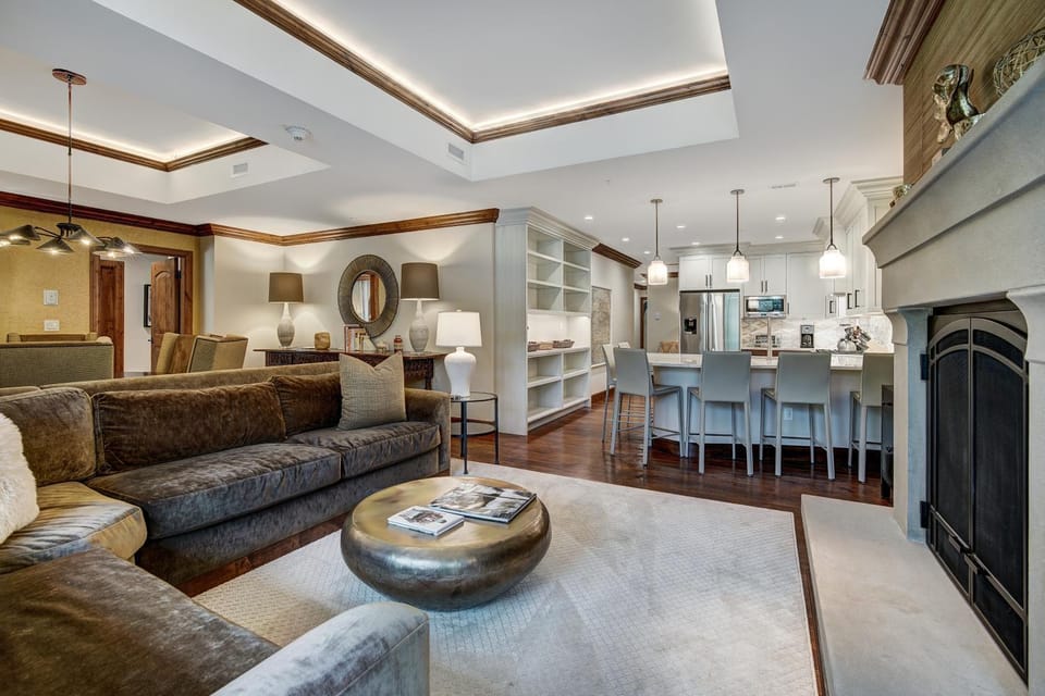 Remodeled 3 Bedroom Valley View at Ritz Carlton condo Apartment in Vail