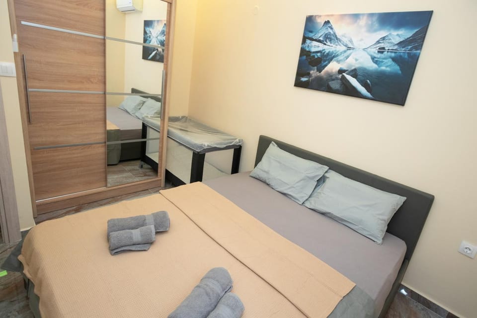 Bed, Photo of the whole room, Bedroom, cot, towels, wardrobe