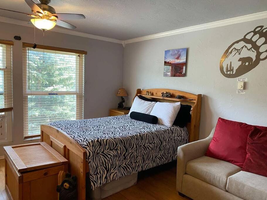 President Studio Pool-Spa Ski-in out Gym, Sauna, Laundry, BBQ Apartment in Brian Head