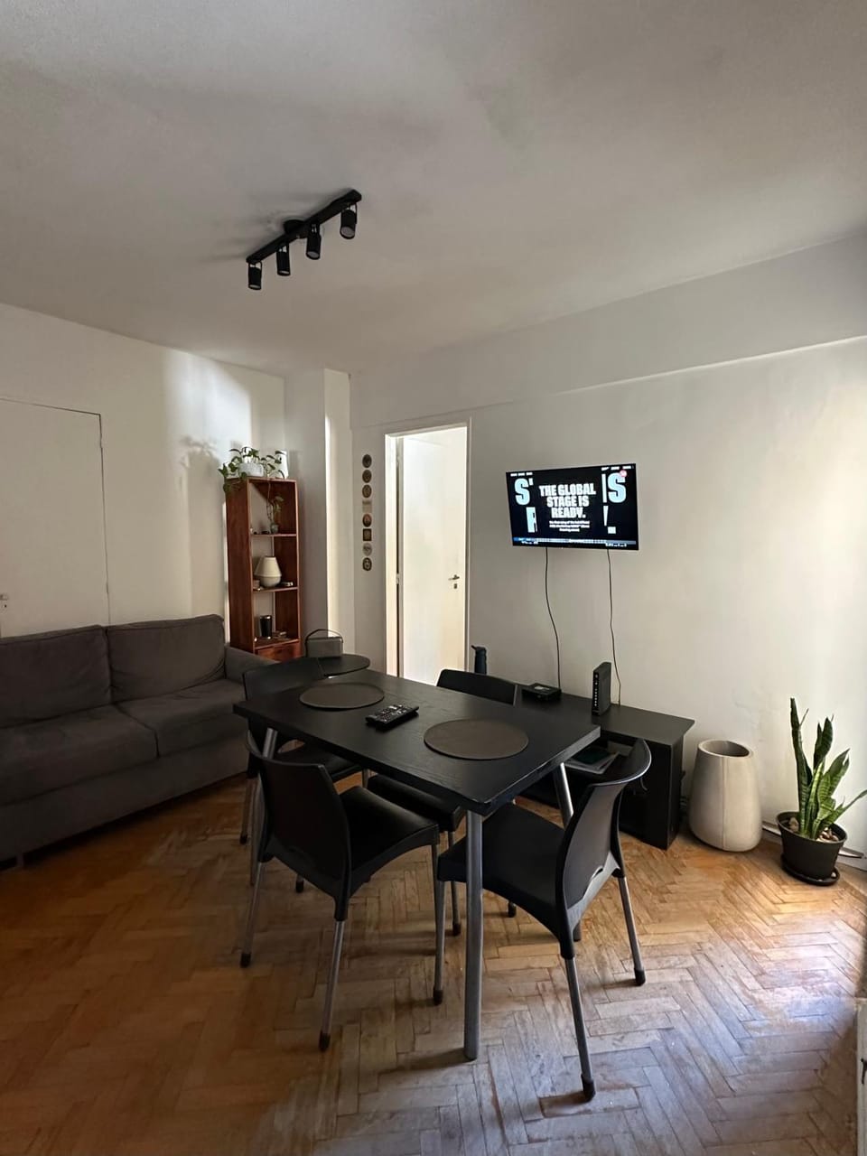 TV and multimedia, Living room, Seating area, Dining area