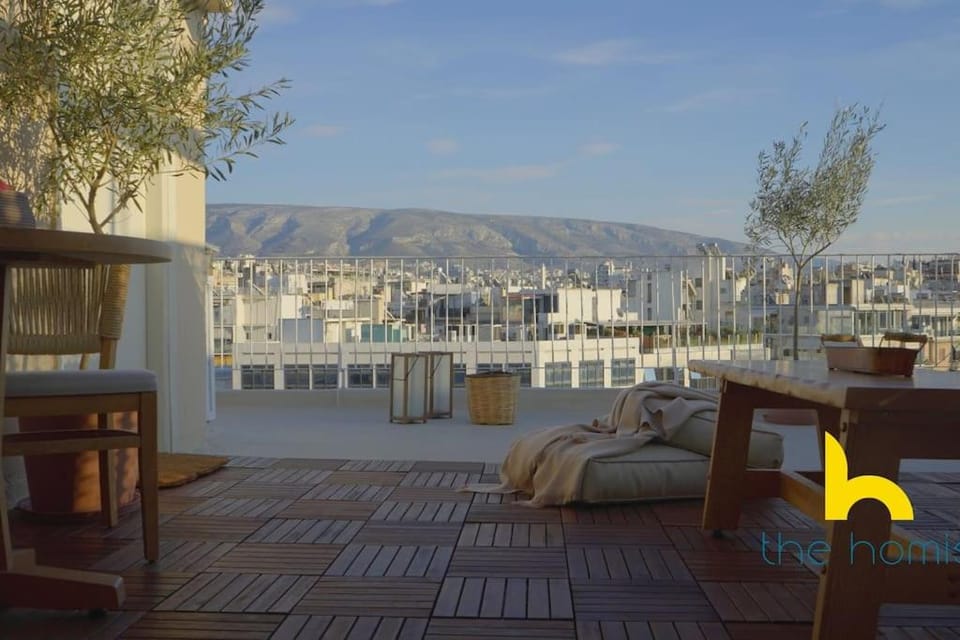 Romantic Rooftop with Acropolis View & Whirlpool! Apartment in Athens