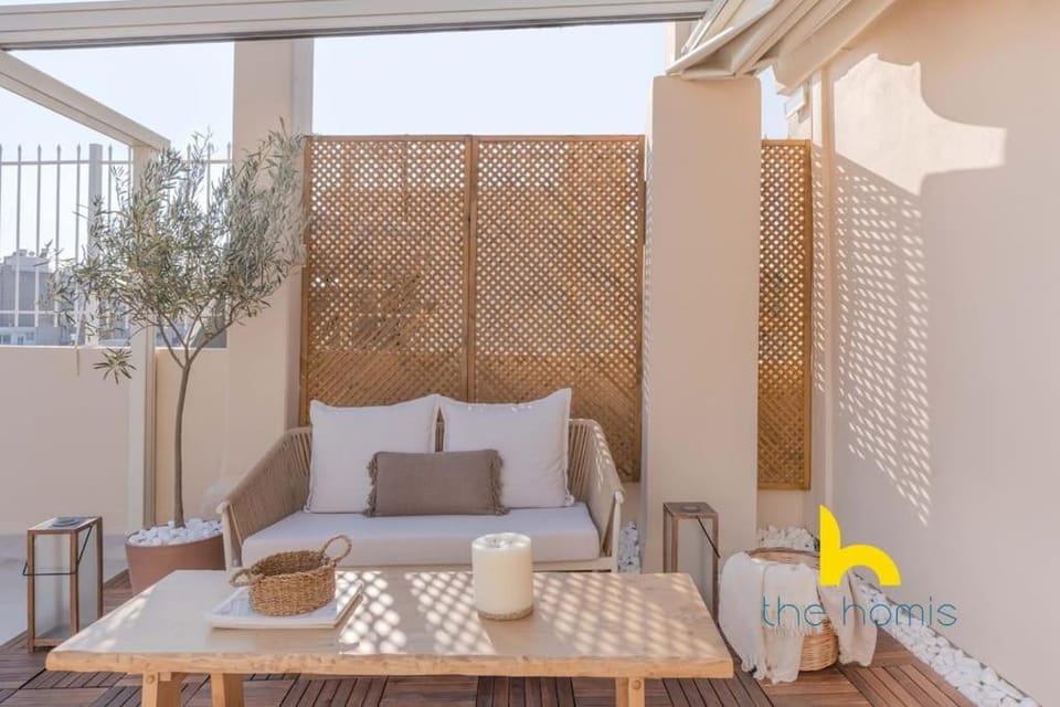 Romantic Rooftop with Acropolis View & Whirlpool! Apartment in Athens