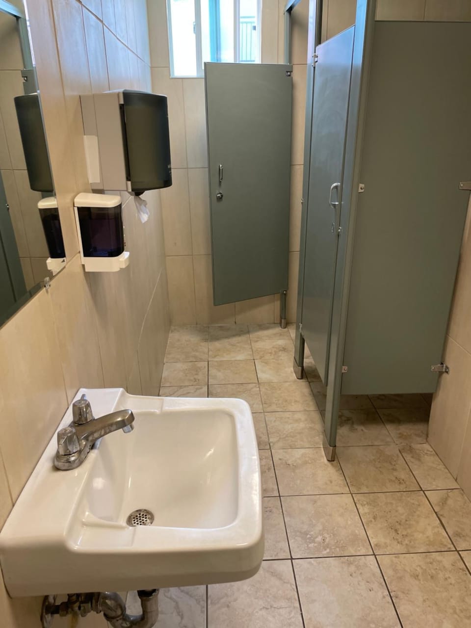 Randolph Hotel Hostel in Huntington Park