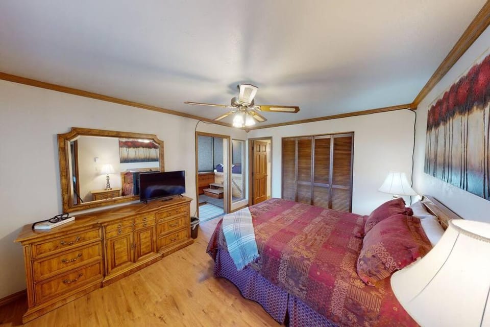 Royal Vista II Pool-Spa Ski-in out Gym, Sauna, Laundry, BBQ Apartment in Brian Head