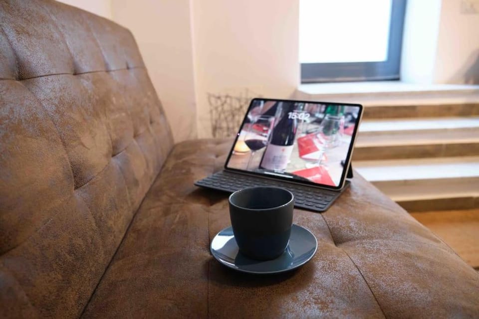 Coffee/tea facilities, Living room, Seating area
