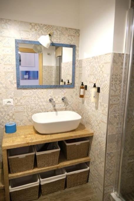 Shower, Bathroom, towels