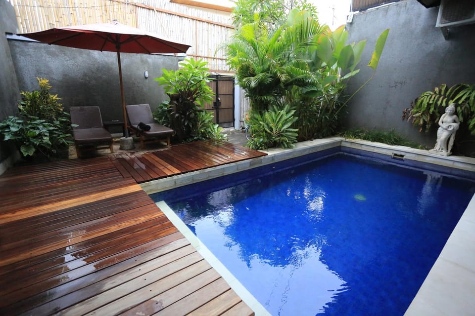 Patio, Day, Pool view, Swimming pool, sunbed