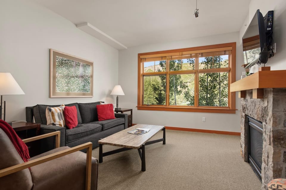 Chairlift Champion Capitol Peak Lodge #3315 House in Snowmass Village