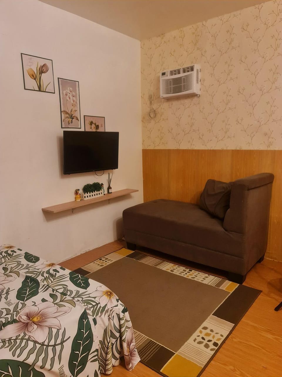 Studio-type Home in Trece Martires near Tagaytay Bed and Breakfast in Calabarzon