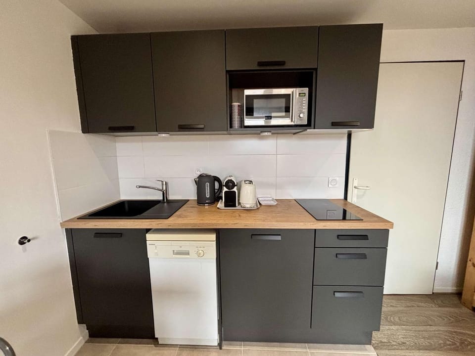 Studio cabine confortable, 30m², 5 pers, piscine, balcon, proche pistes, commerces - Alpe d'Huez - FR-1-405-361 Cabin in Huez