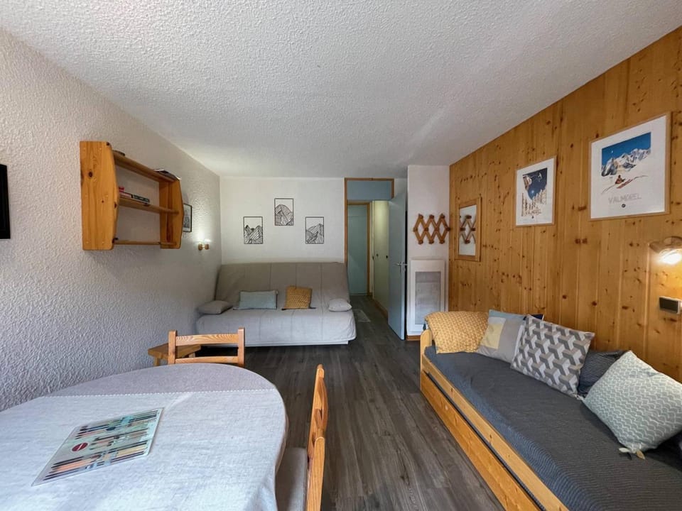 Valmorel: Apt Ski aux Pieds, 4 pers, Balcon - FR-1-356-496 Apartment in Les Avanchers-Valmorel