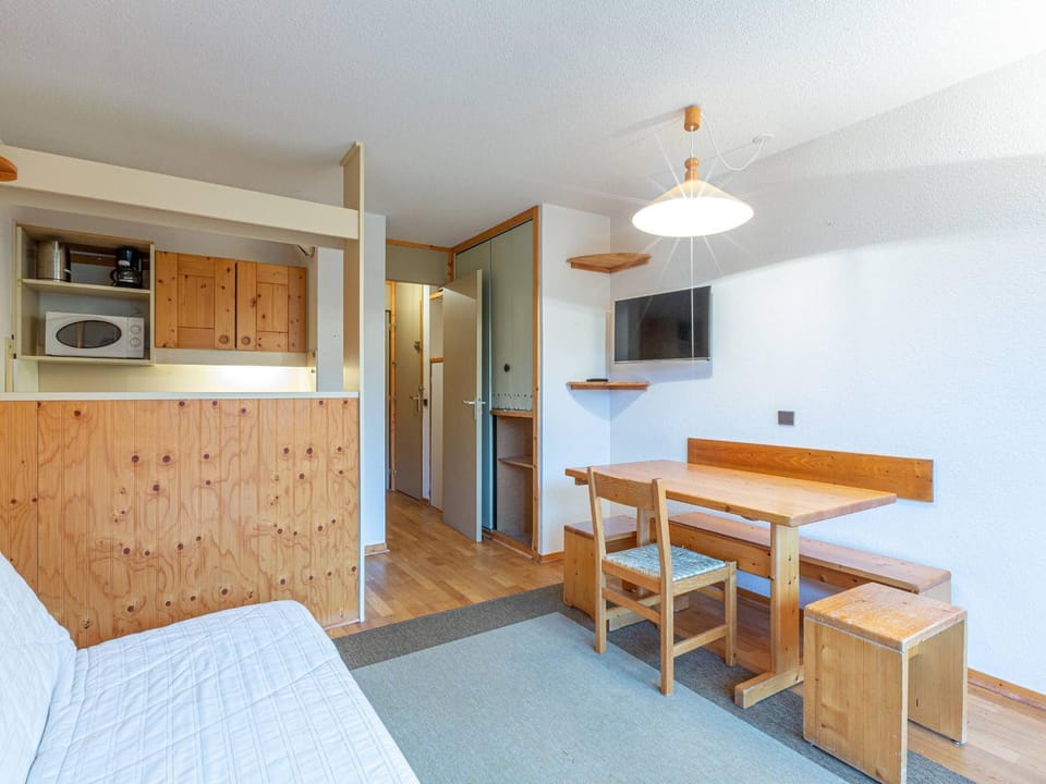Valmorel: 2 Pièces, Balcon Sud, Proche Pistes et Remontées - FR-1-356-485 Apartment in Les Avanchers-Valmorel