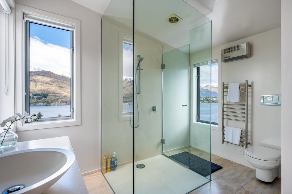 Shower, Toilet, Bathroom, towels