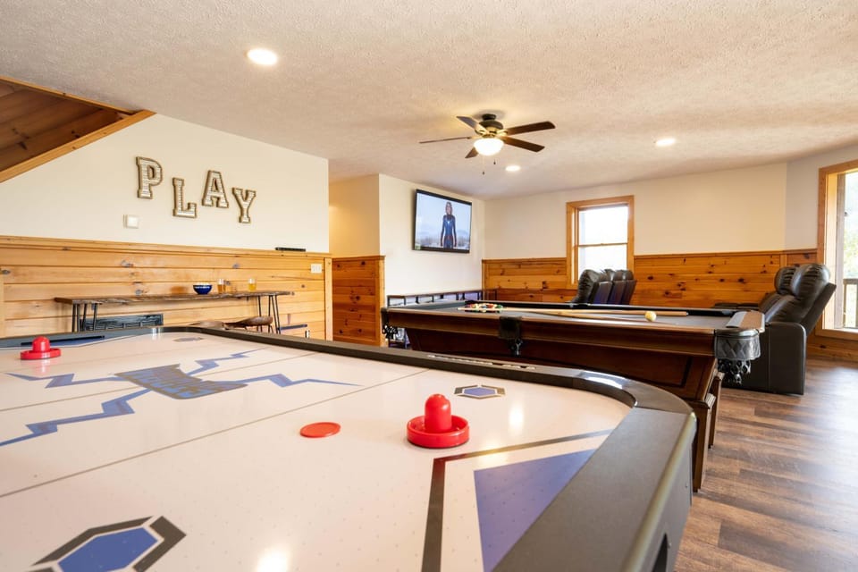 Billiard, Game Room