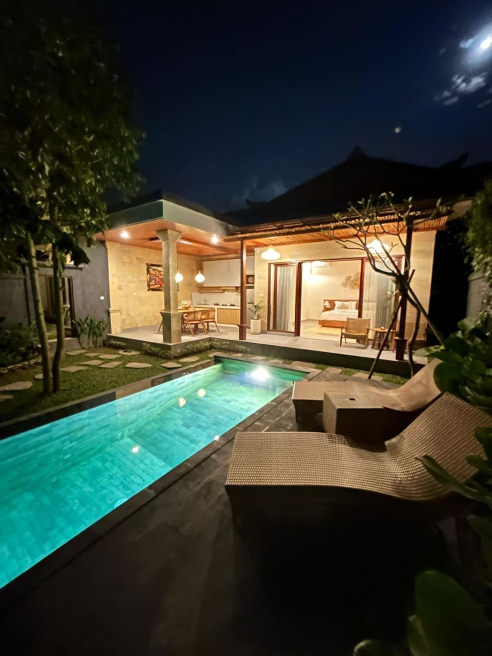 Property building, Patio, Night, Natural landscape, Garden, Garden view, Pool view, Swimming pool, sunbed, kitchen