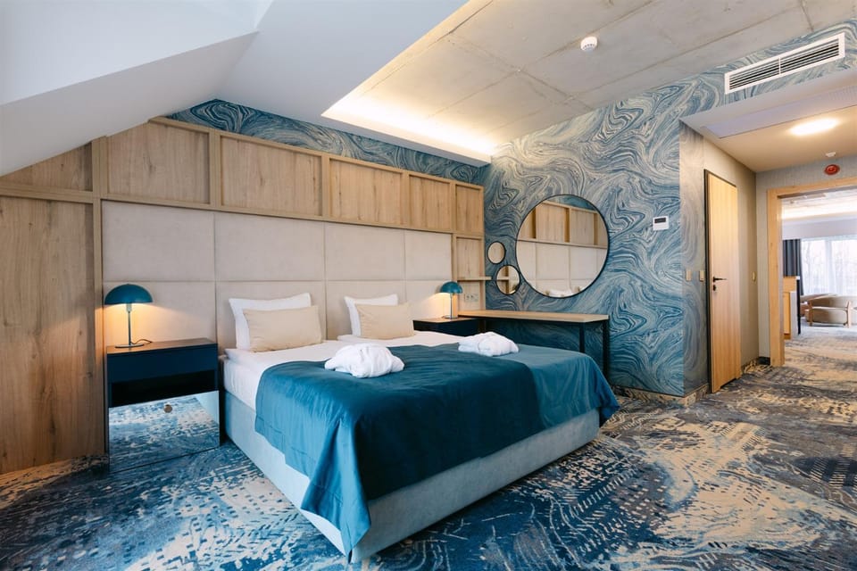 Bed, Living room, Photo of the whole room, Seating area, Bedroom, towels, wardrobe, air conditioner