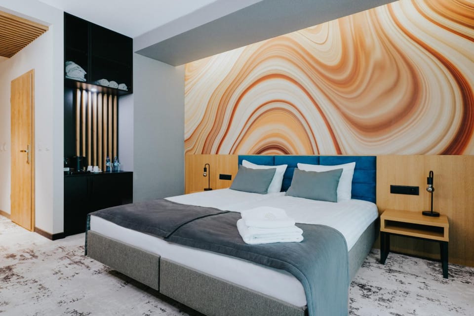 Bed, Photo of the whole room, Seating area, Bedroom