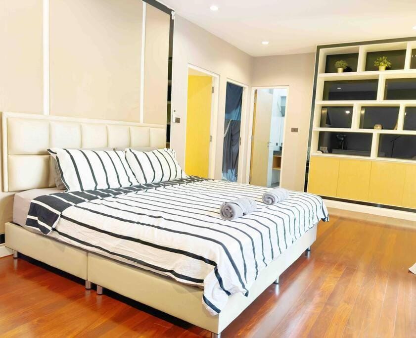 5BRHouse City centre Silom 3min to BTS Saint Louis Villa in Bangkok