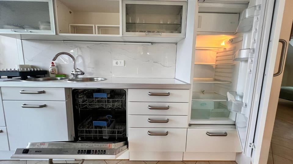 Breakfast, dishwasher
