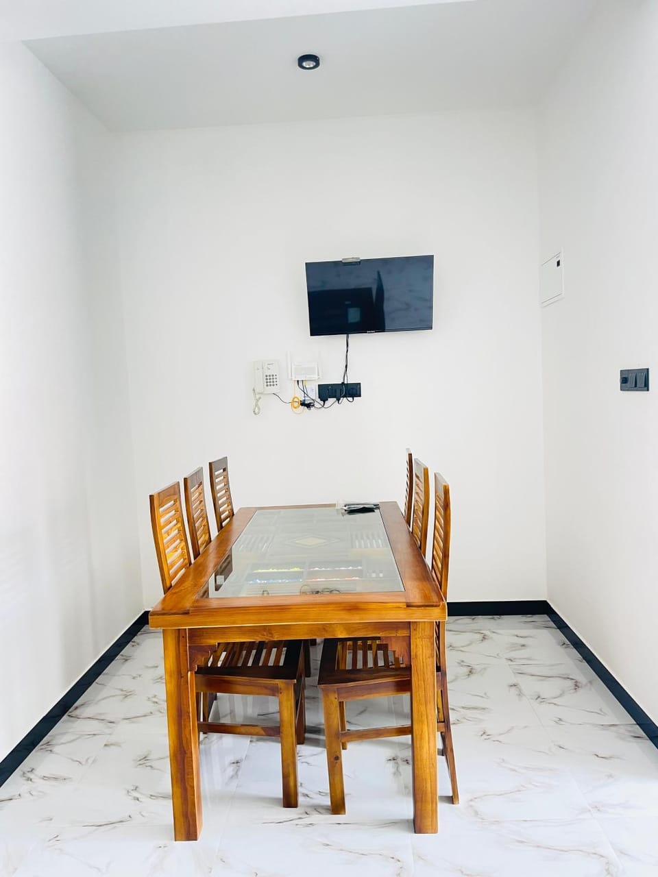 TV and multimedia, Living room, Dining area