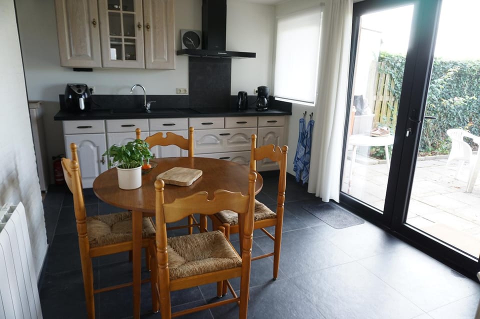 View (from property/room), Kitchen or kitchenette, Dining area, stove