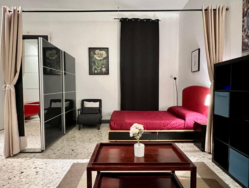 Bed, TV and multimedia, Living room, Photo of the whole room, Bedroom, wardrobe
