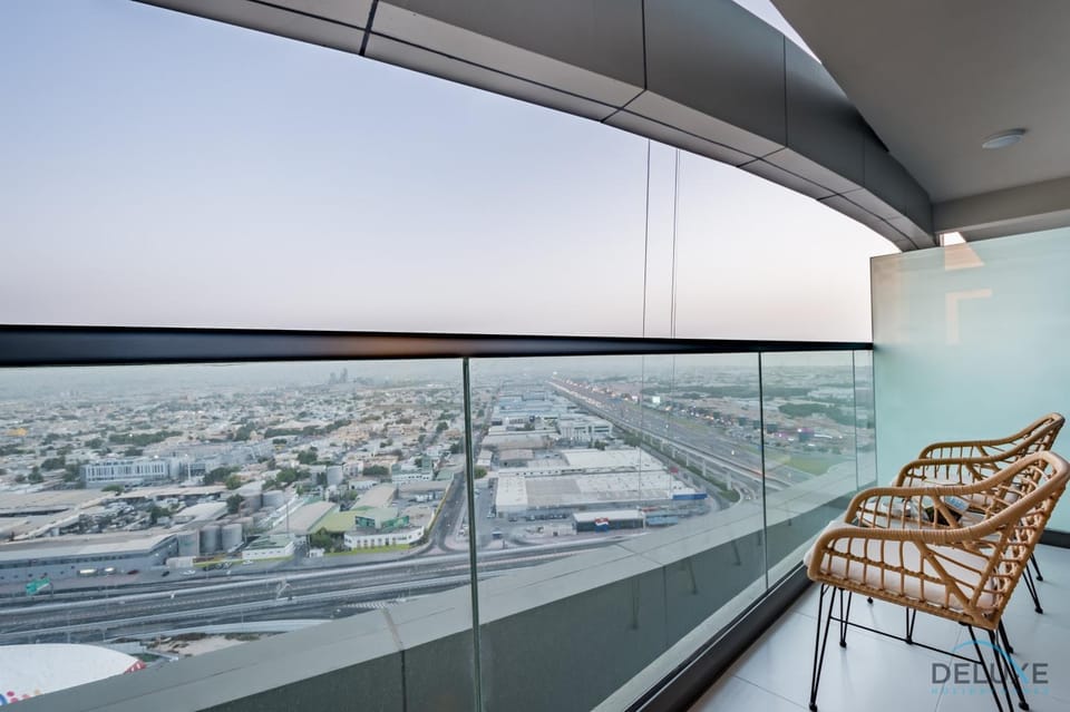 View (from property/room), Balcony/Terrace, Seating area, City view