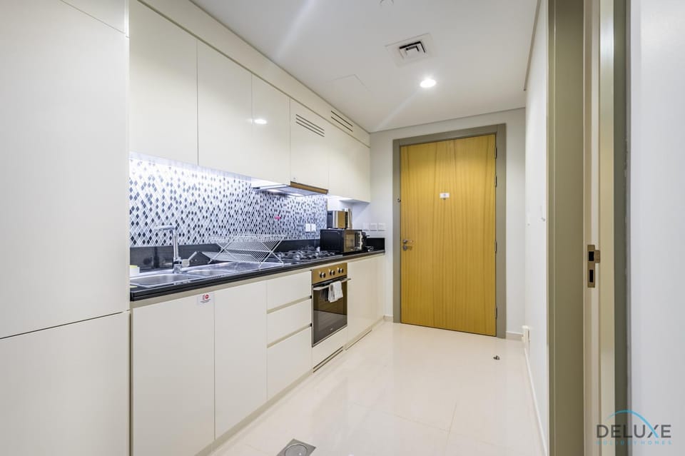 Kitchen or kitchenette, oven, stove