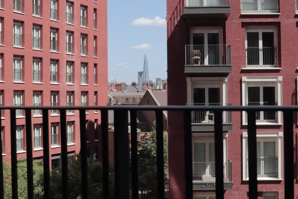 Luxury 2 bedroom apartment near central London with balcony - Open for Long stay and Families Relocatings Apartment in London