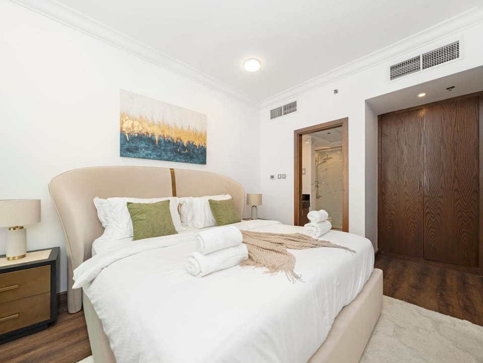 Bed, Photo of the whole room, Bedroom, towels, air conditioner