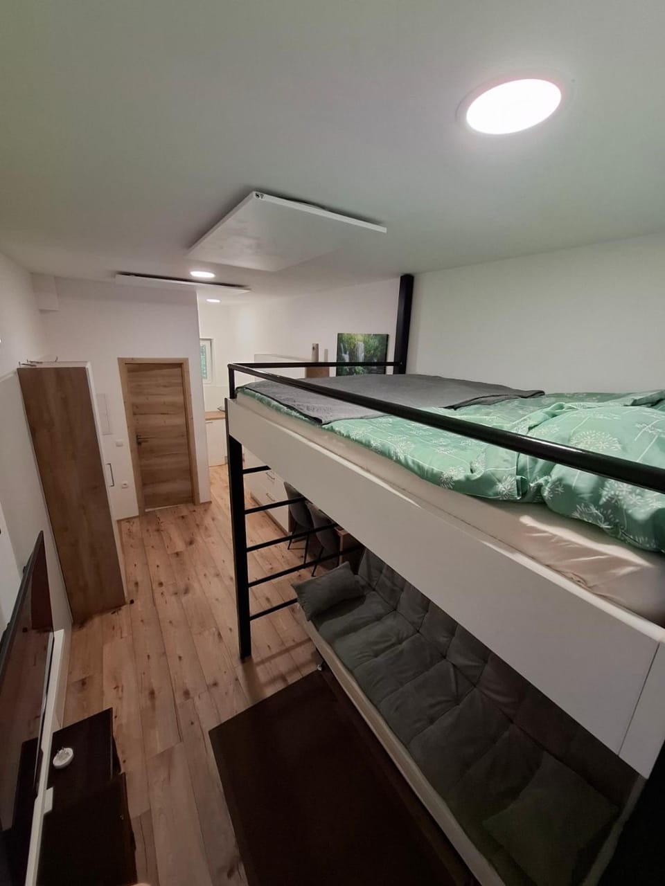 Kitchen or kitchenette, bunk bed