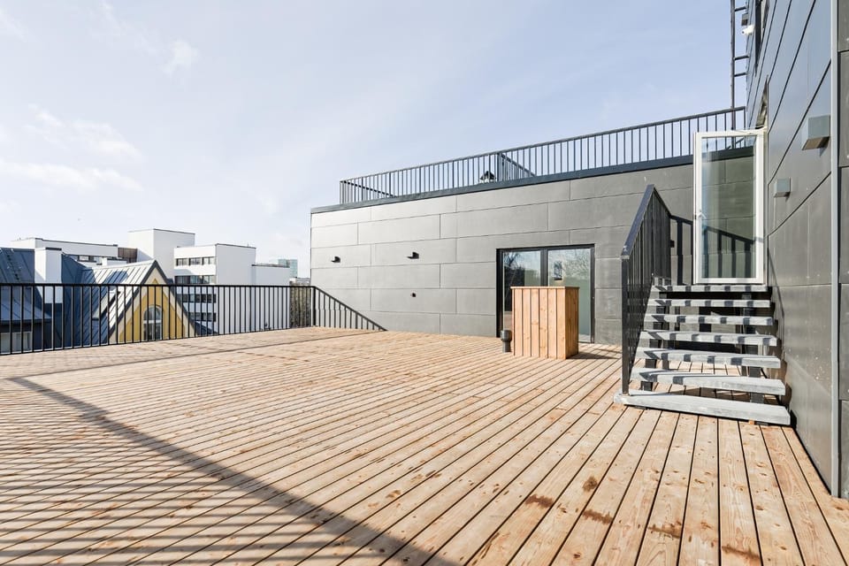 Property building, Day, View (from property/room), Balcony/Terrace