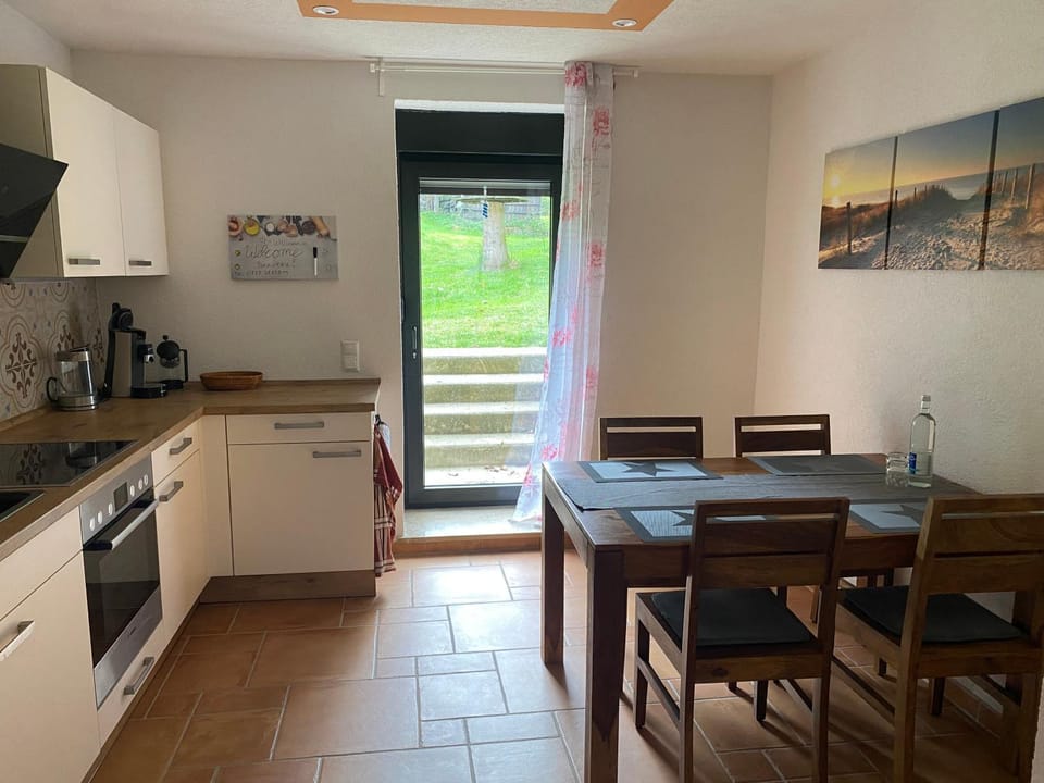 Kitchen or kitchenette, Dining area, stove