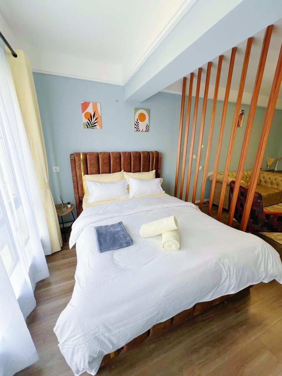 Bed, Bedroom, towels