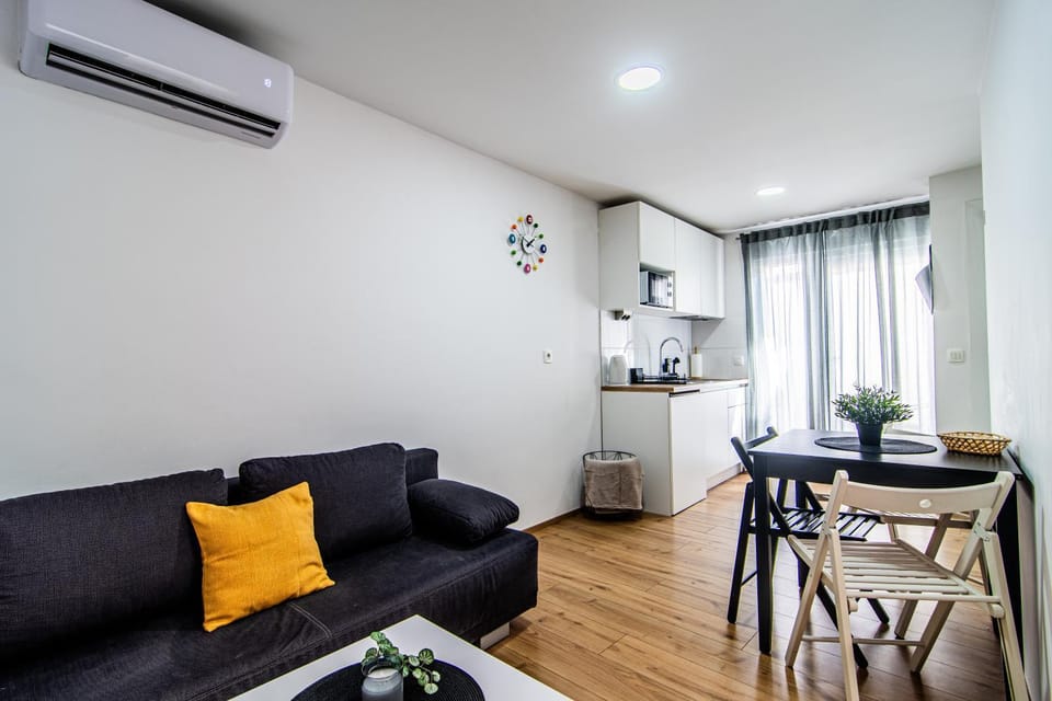 Kitchen or kitchenette, Living room, Seating area, Dining area, Family, heating, air conditioner