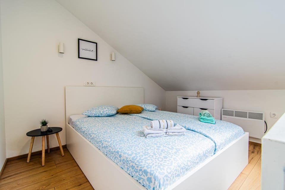 Bed, Photo of the whole room, Bedroom, heating, internet, towels