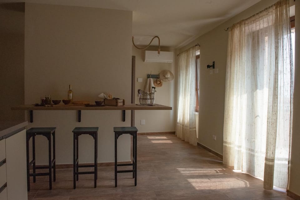 Kitchen or kitchenette, Dining area, Breakfast