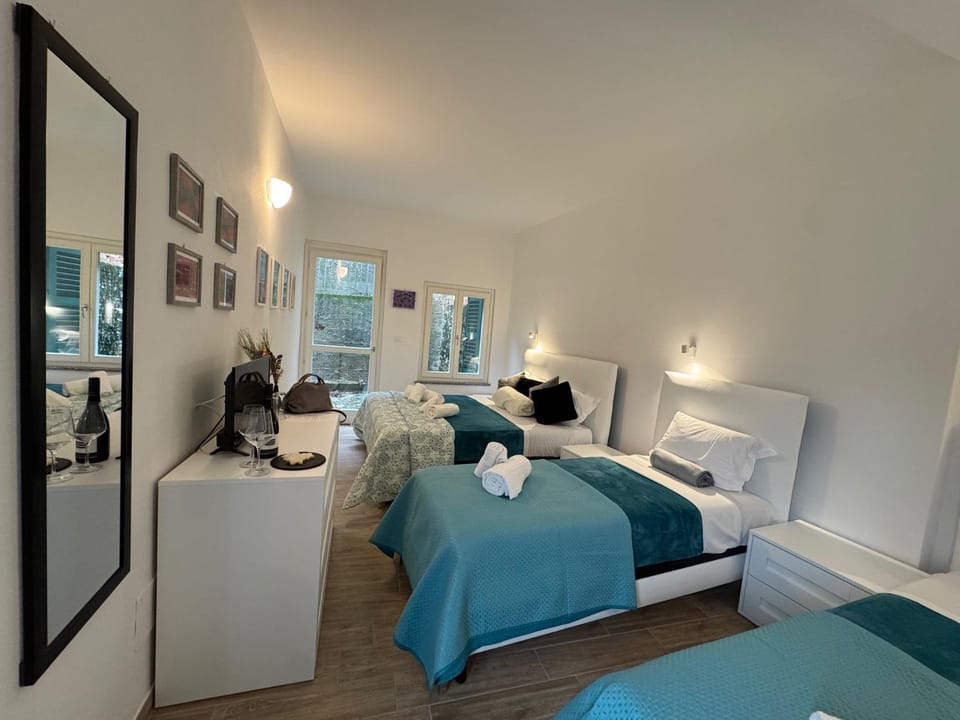 TV and multimedia, Photo of the whole room, Bedroom