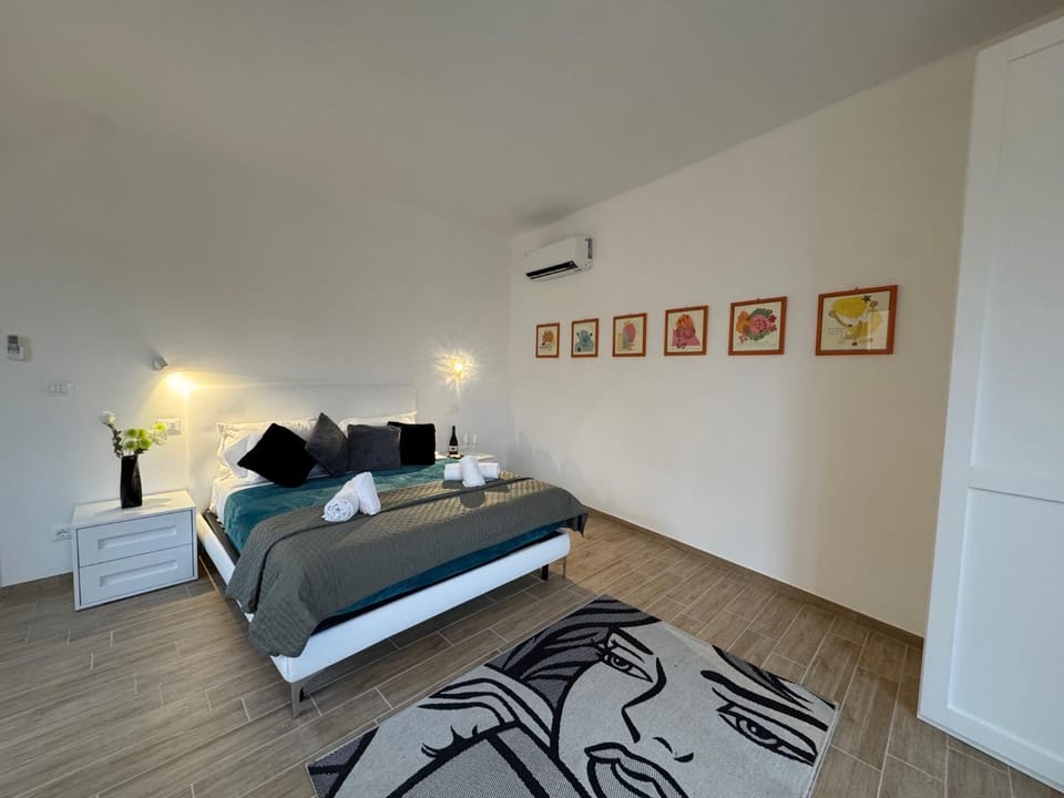 Bedroom, air conditioner