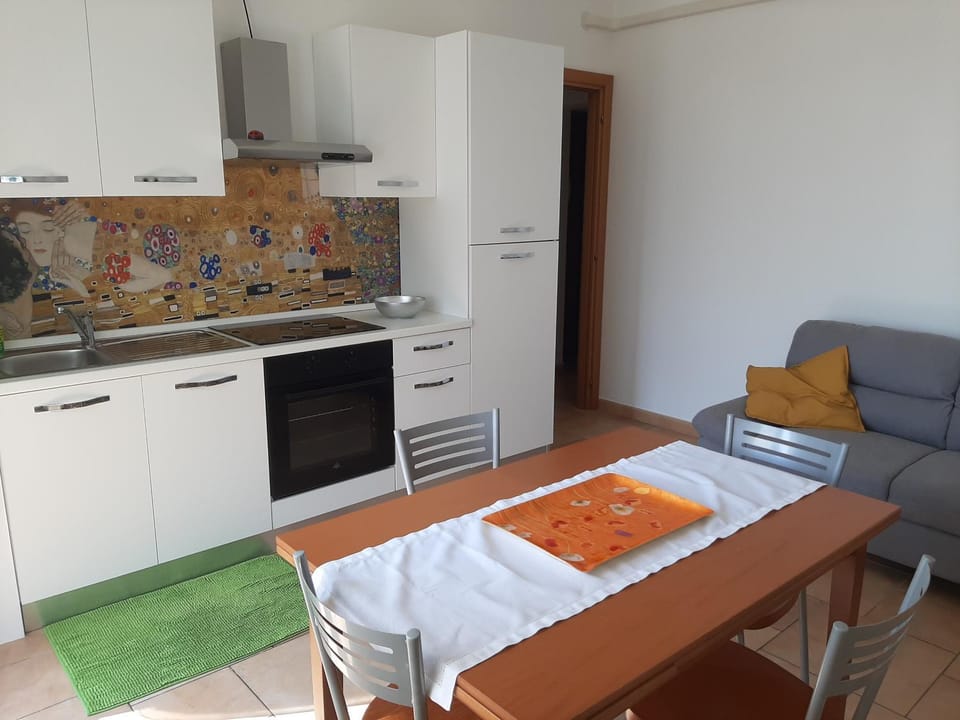 Kitchen or kitchenette, Living room, Seating area, Dining area, stove