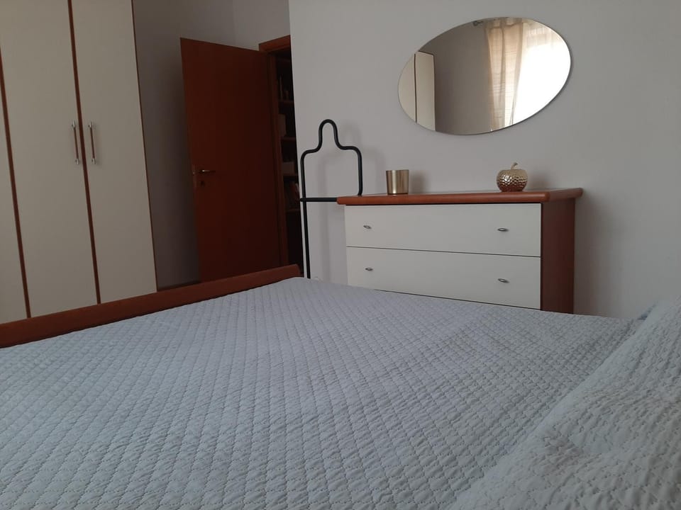 Bedroom, wardrobe