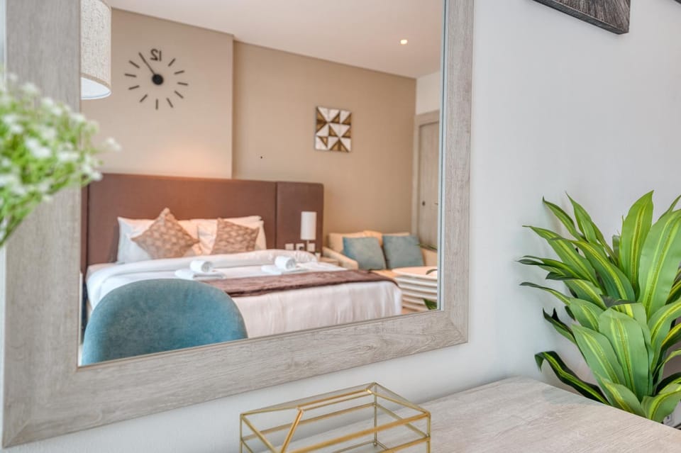 Bed, Living room, Bedroom