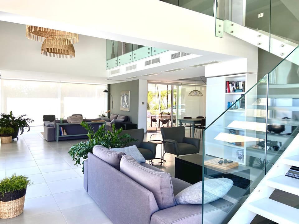 Living room, Seating area, internet