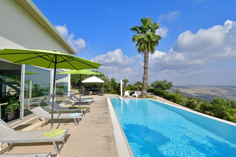 Day, Swimming pool, sunbed