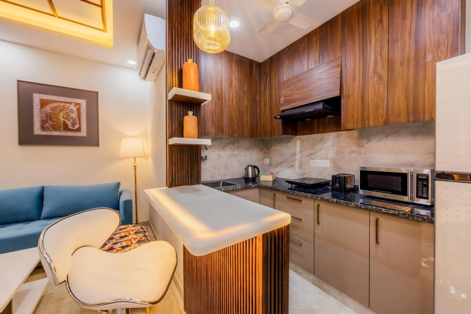 Kitchen or kitchenette, Dining area