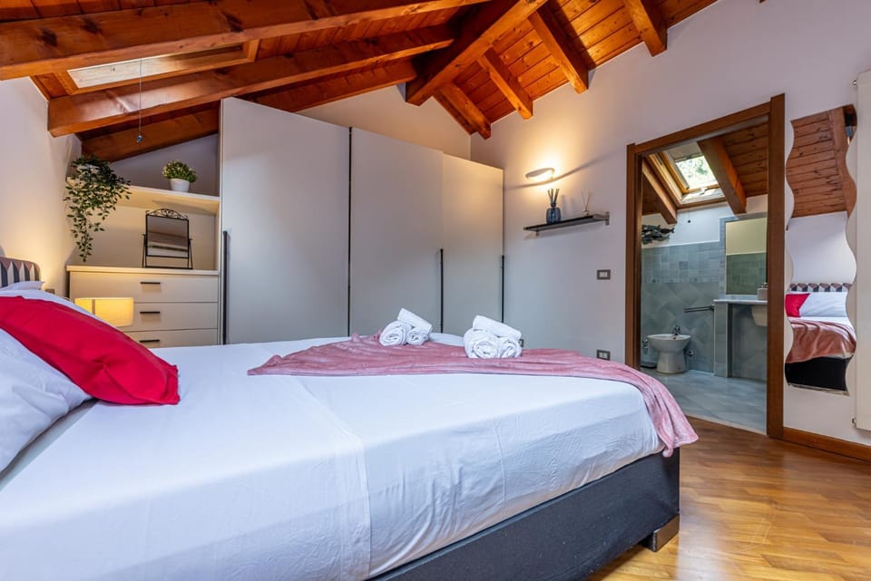 Bed, Photo of the whole room, Bedroom, towels, wardrobe