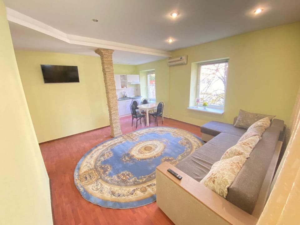 Communal lounge/ TV room, TV and multimedia, Living room, Seating area, Evening entertainment
