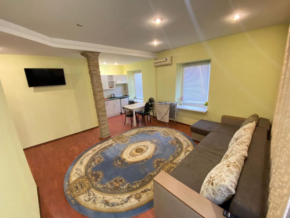 Communal lounge/ TV room, TV and multimedia, Kitchen or kitchenette, Living room, Seating area, Dining area, Evening entertainment